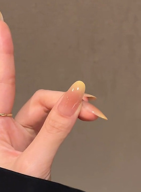 纯欲风穿戴甲高级感美甲
