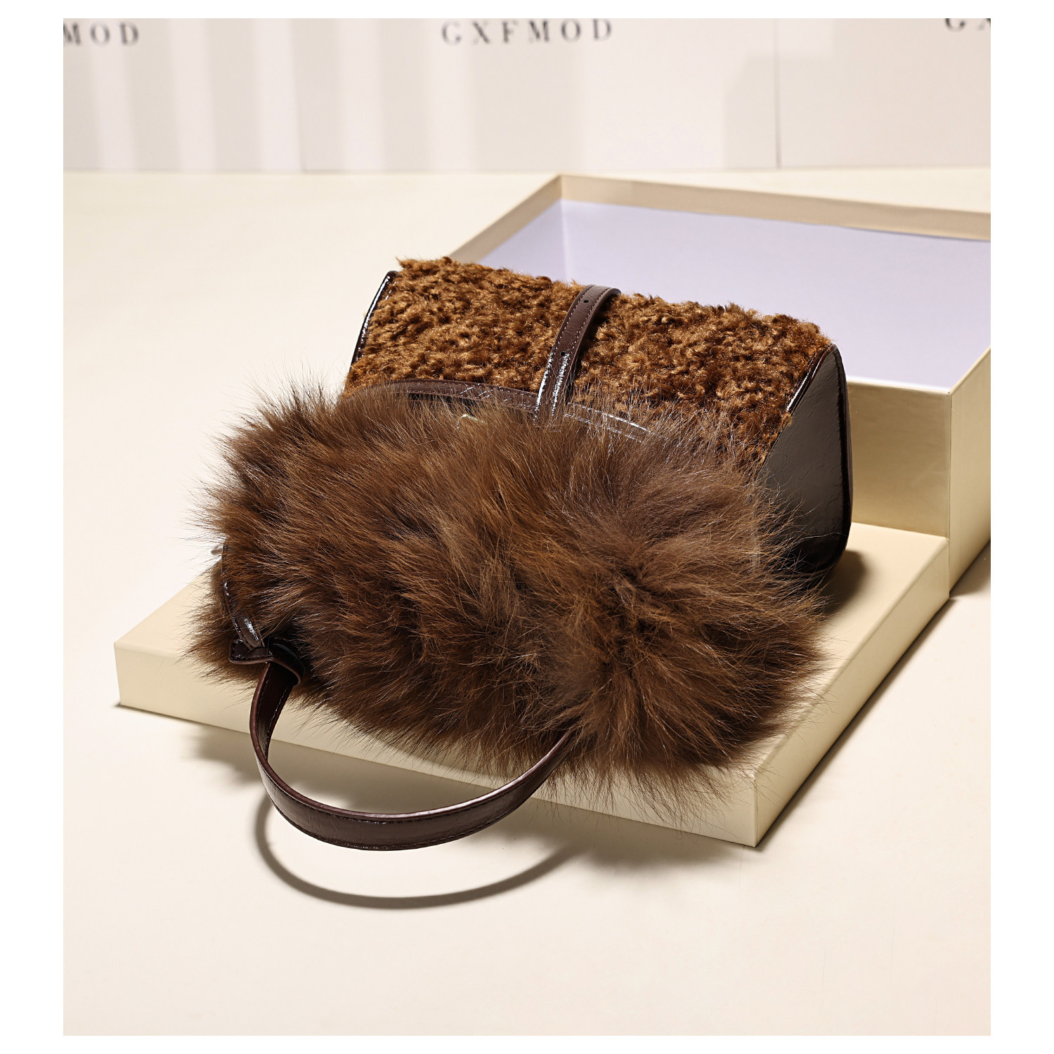 GXFMOD小众品牌时尚潮流羊羔毛手提包女2025秋冬新款氛围感斜挎包,淘宝优惠券,粉丝福利购,淘宝优惠卷