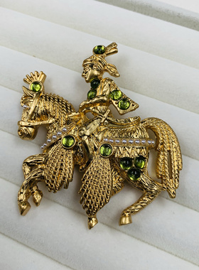 复古个性马术胸针 镶琉璃镶珍珠个性大衣装饰胸针 个性赛马胸针