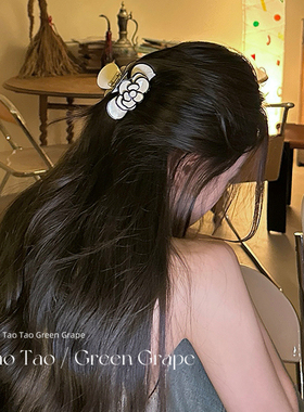 白色山茶花醋酸抓夹女高级感2025新款后脑勺半扎发发夹发量少发饰