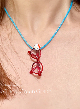 可爱hellokitty猫咪眼镜吊坠项链女卡通小众多巴胺锁骨链挂脖配饰