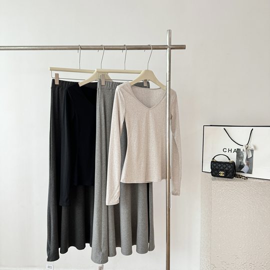 2025高腰灰色半身裙长款女秋冬垂感宽松百搭软糯休闲简约A字长裙