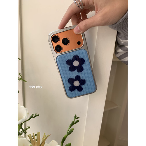 DT play 春夏小花可爱淡黄蓝色简约感韩国ins博主小众设计适用于iphone17promax/16/15苹果14/13手机壳保护套 - 图1