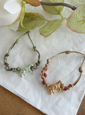 百搭时尚欧美高级斑马编织红色手绳新年设计复古度假感女百搭手链