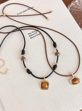 虎眼石吊坠皮绳项链女秋冬中古轻奢高级感装饰毛衣链复古百搭配饰