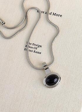 欧美金属风配饰黑色椭圆树脂吊坠短款项链休闲小众拍照搭配饰品女