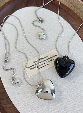 韩国时尚百搭ins风黑色金属爱心吊坠项链甜酷银色蛇骨链长款项链