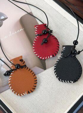 ins小众设计皮革素描花瓶挂坠长款项链百搭休闲挂脖挂件毛衣链女