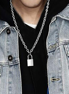 陈小纭狙击蝴蝶春畅同款项链