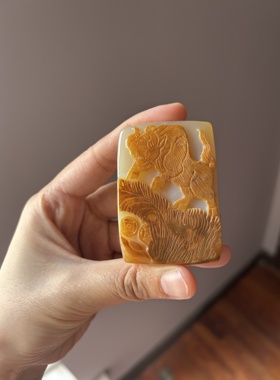 七日拂晓《力量小牛》玛瑙沙画风格雕刻作品 吊坠 加厚俏色玉髓