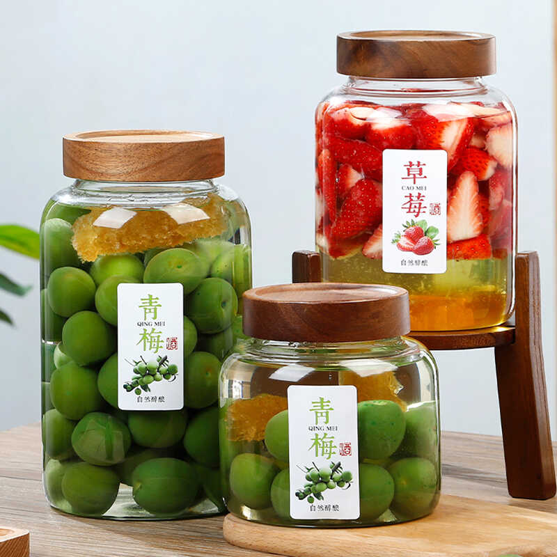 Threaded mouth wine sealing bayberry, ginseng and green plum wine jar