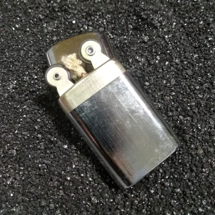 国产方圆牌鲁滨牌铁壳复古老式经典怀旧古董砂轮煤油打火机库存 国产方圆牌鲁滨牌铁壳复古老式经典怀旧古董砂轮煤油打火机库存