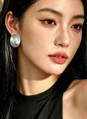 中古风小众海螺纹理香槟珍珠耳钉女高级感冷淡风时尚气质简约耳环