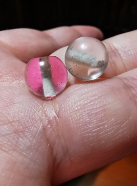 14195  藏传老白水晶马蹄珠一对