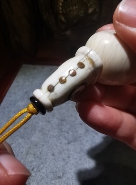 9933 /9542  藏传老高级白老噶佛头三通吊坠