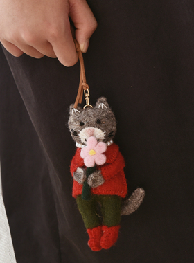 治愈系可爱抱花灰色猫猫挂件