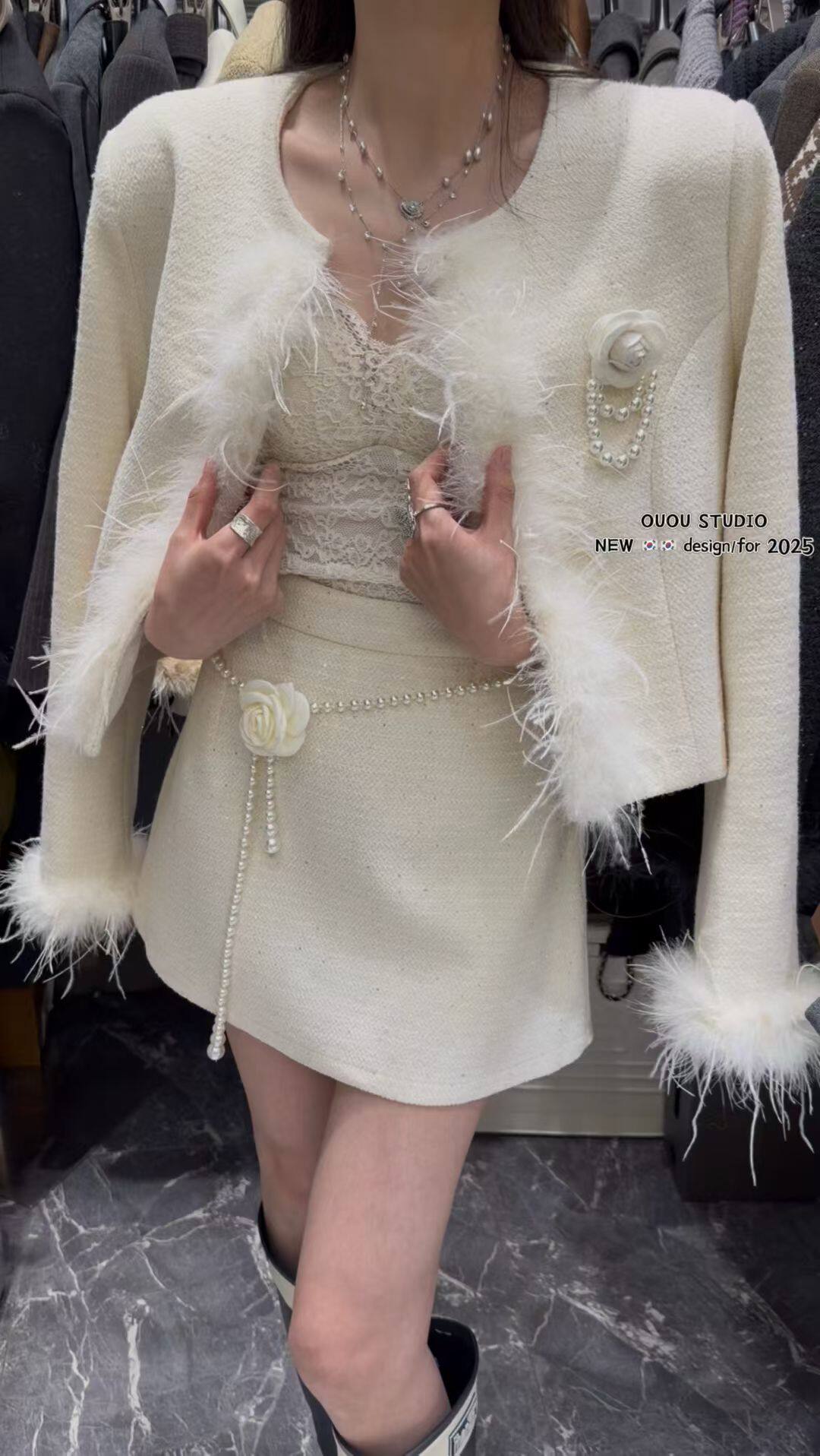OUOU冬季2025新款小香风拼接羽毛山茶花毛呢外套高腰半身裙两件套,淘宝优惠券,粉丝福利购,淘宝优惠卷