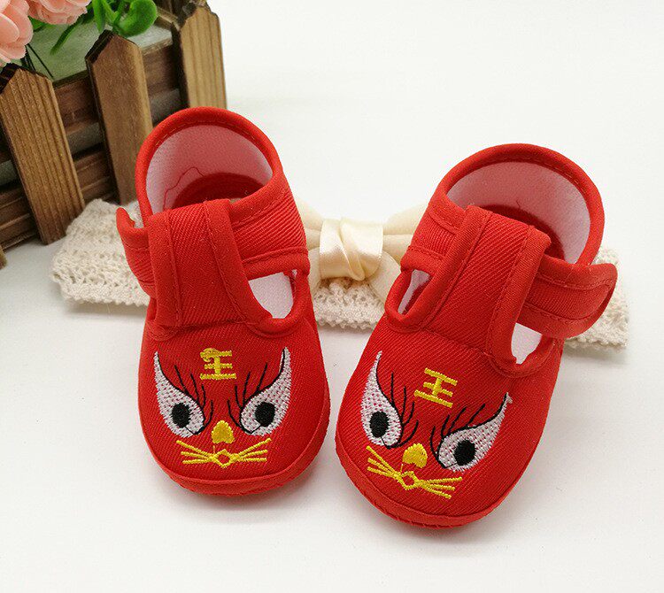 婴儿鞋子0-1岁宝宝鞋子春秋款男女幼儿软底布鞋满月百天老虎头鞋