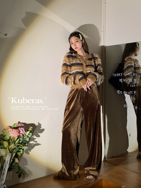 KUBERAS/soft touch niche loose lazy feeling printed striped thickened plush sweater cardigan jacket female