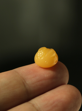 天然和田玉手链 缅黄（黄龙玉）面包兔通孔手链配珠
