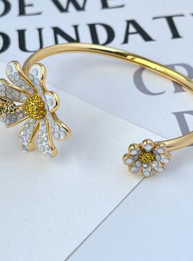 时尚女式金属雏菊手镯