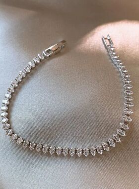 Luxurious Geometric Droplet Shaped Zircon Bracelet with A De