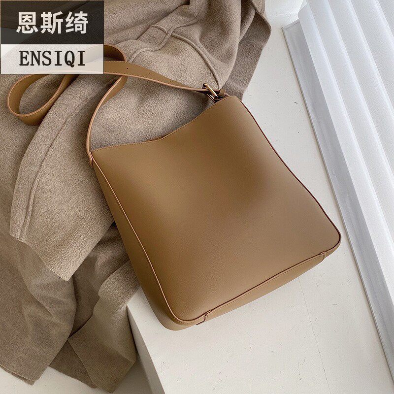 2020潮包包女大容量托特韩版水桶包 恩斯绮服饰挎包/拎包/休闲包