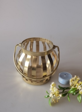 金色条纹铁艺防风灯笼烛台