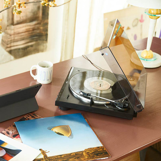 Audio-Technica professional vinyl record player