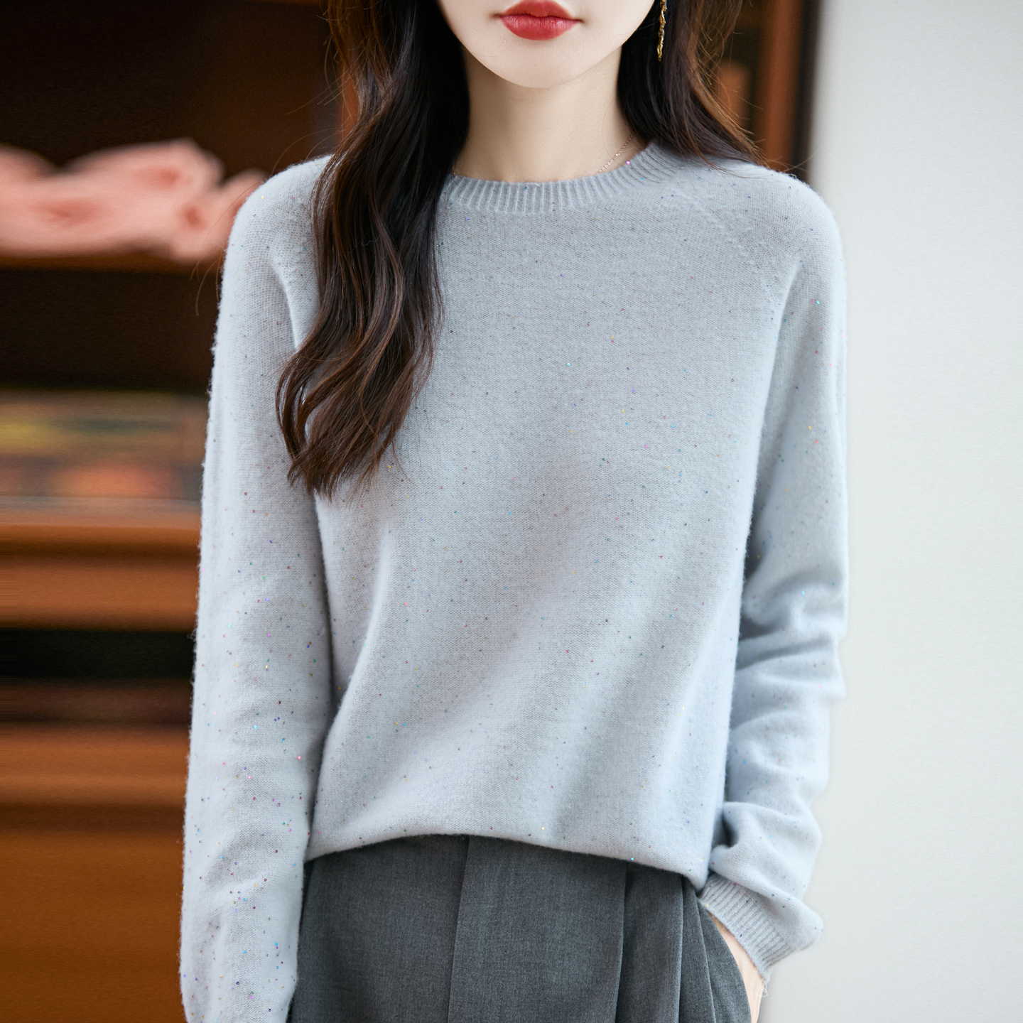 秋冬新款一线成衣羊毛衫女圆领设计感宽松毛衣亮片珠纱针织打底衫 - 图0