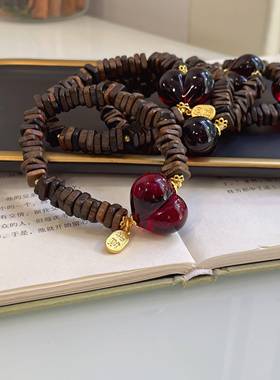原创达拉干沉香木单圈手链搭配血珀色屁桃文玩手链时尚百搭饰品