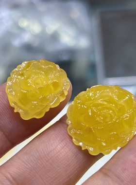 琥珀雕刻天然吊坠蜜蜡