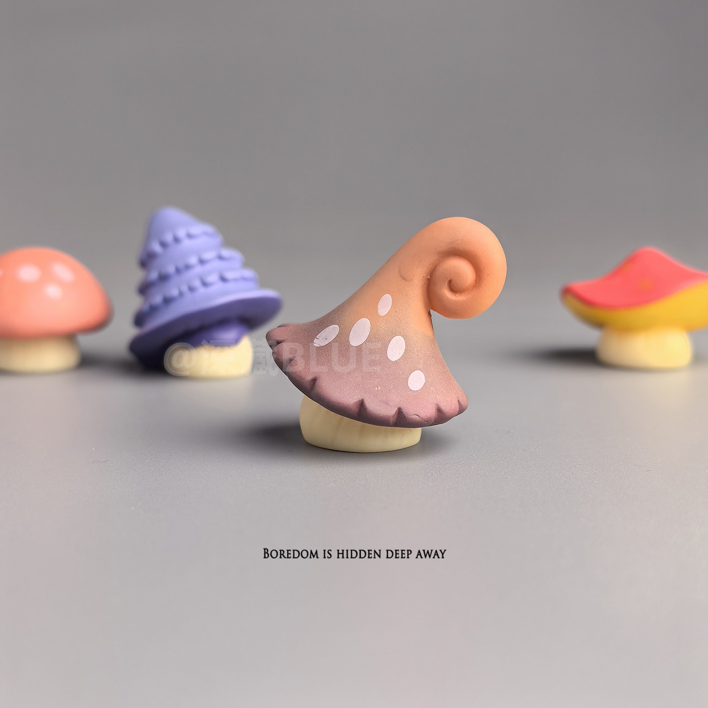 无聊了，摆几只优雅蘑菇治愈电脑桌面日式工位办公桌小摆件装饰品 - 图1