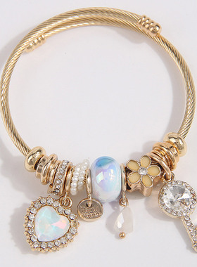 1个时尚 金属百搭潘DL简洁闪耀爱心钥匙坠多元素配饰个性手镯0218