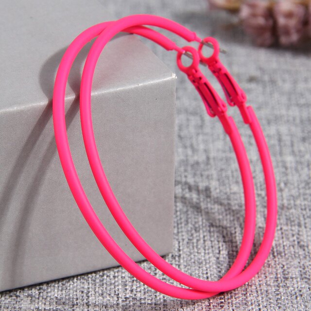 Earrings hoop ຂະຫນາດໃຫຍ່ 5.8cm ສໍາລັບແມ່ຍິງ, ຕຸ້ມຫູຄົນອັບເດດ: ສ່ວນບຸກຄົນແບບເກົາຫຼີ, ຢາງຮູ້ສຶກວ່າຕຸ້ມສີ, ຕຸ້ມຫູ, ຕຸ້ມຫູ.