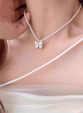 甜美少女珍珠蝴蝶结吊坠项链女款气质时尚百搭小众设计高级锁骨链