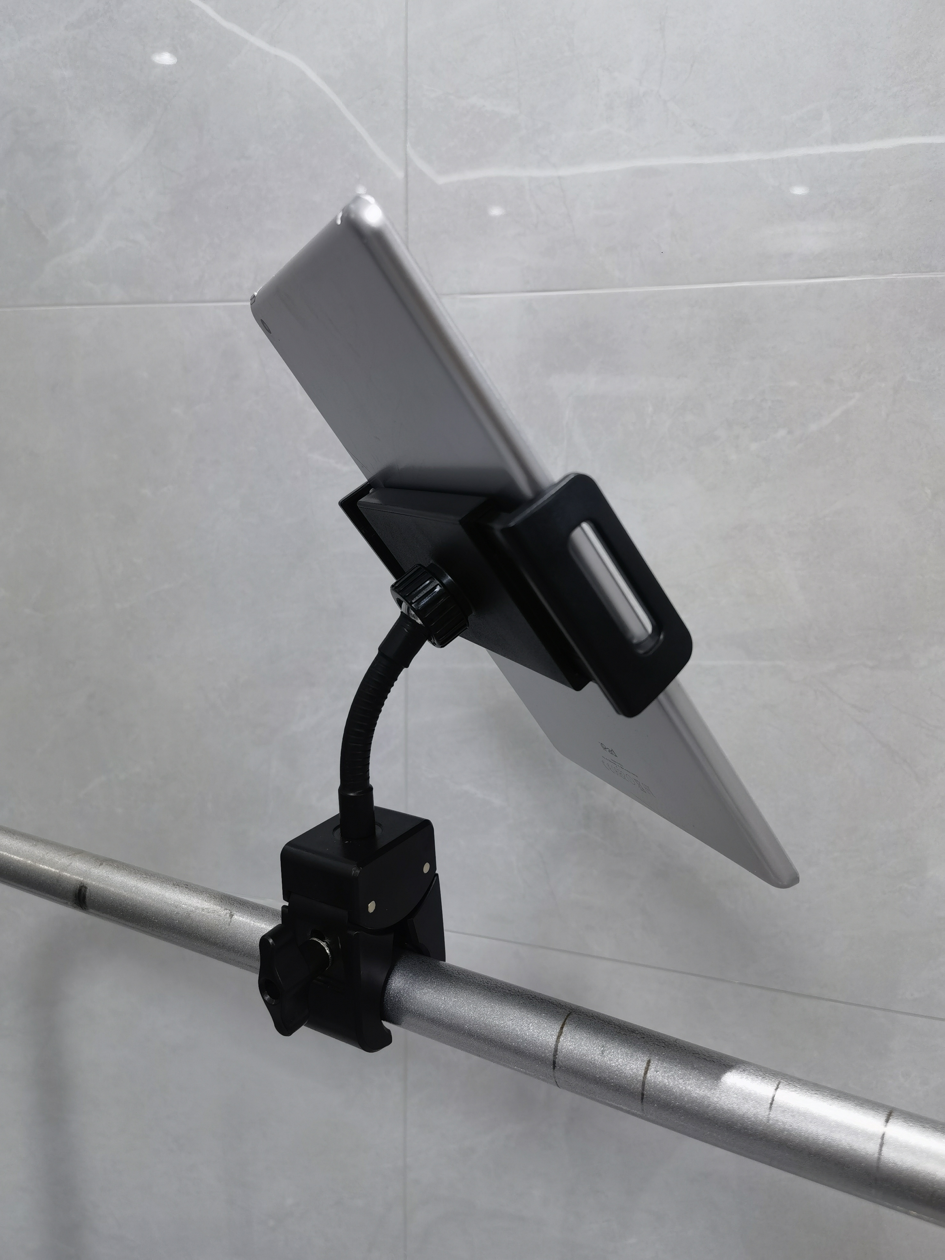 加厚款钳夹手机支架懒人万向直播宿舍床头看剧摆摊手机架软管圆管 - 图3