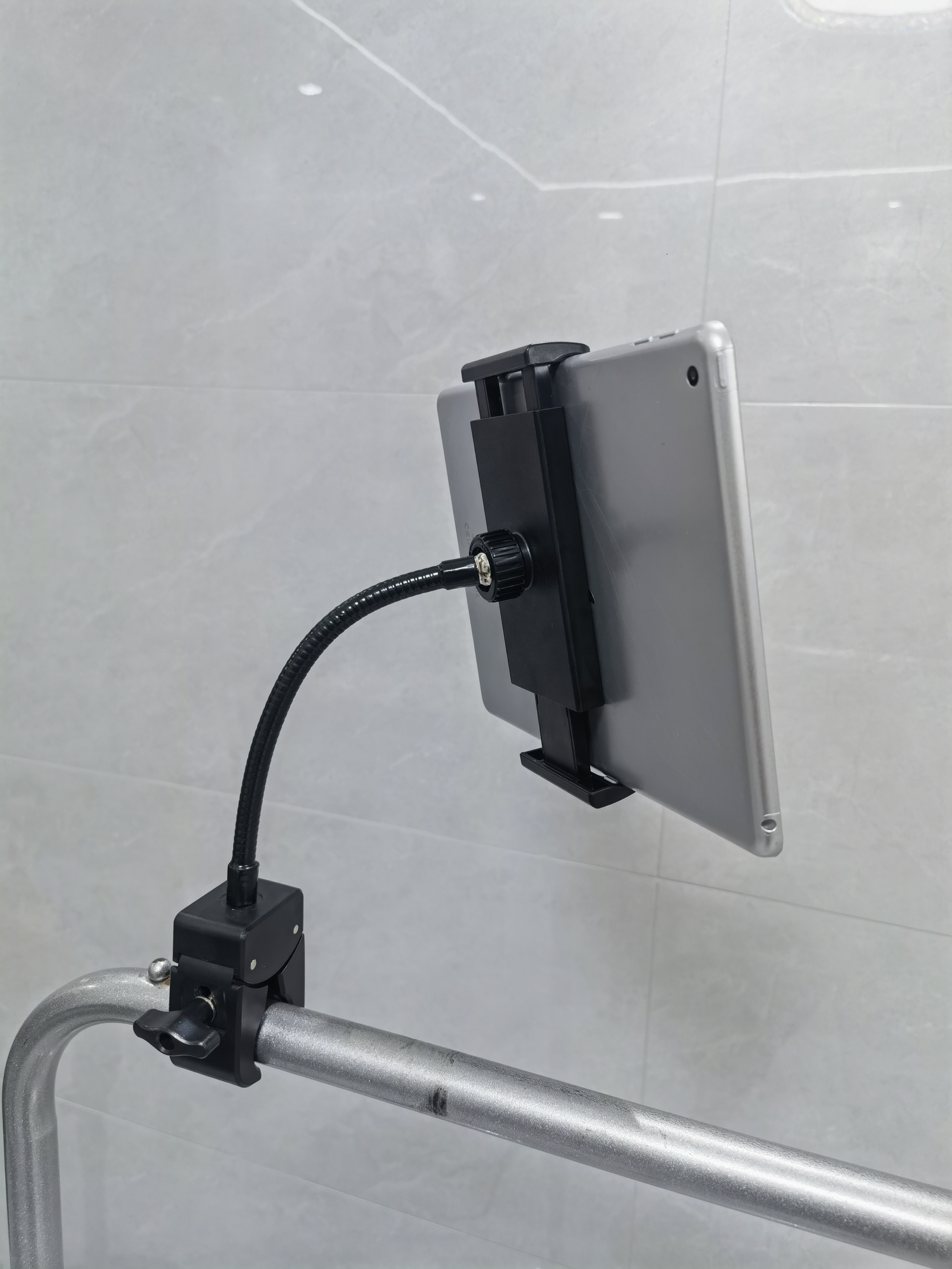 加厚款钳夹手机支架懒人万向直播宿舍床头看剧摆摊手机架软管圆管 - 图2