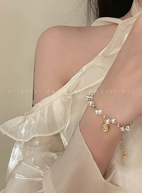 闪耀珍珠款手链女2026年新款小众设计感精致学生闺蜜配饰轻奢气质