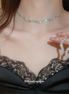 闪耀镶钻方形扭曲波浪项链小众简约轻奢锁骨链个性高级感气质项饰