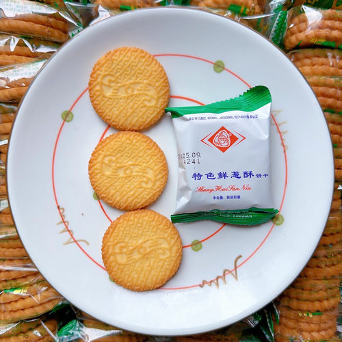 上海三牛万年青饼干整箱葱油咸味椒盐酥鲜葱酥老式怀旧零食多口味 - 图1