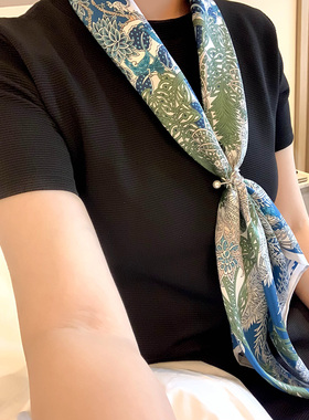 孔蓝色丛林蚕丝大方巾