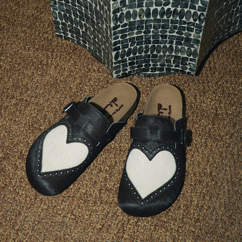 CONP 24SS Heart Closed-Toe Slides 爱心长毛雕花包头鞋 - 图0