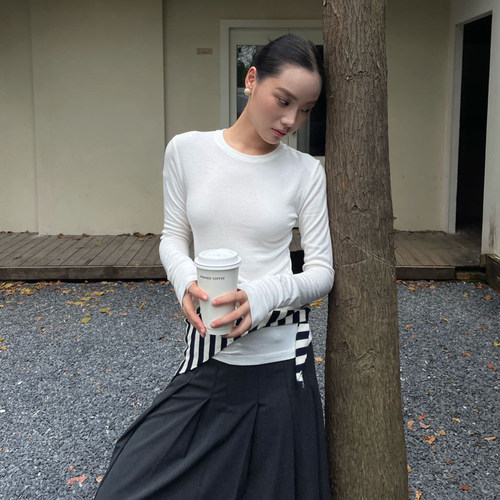 PUIRTY YH亲肤秋冬白色T恤修身外穿长袖小众内搭打底衫时尚上衣 - 图1