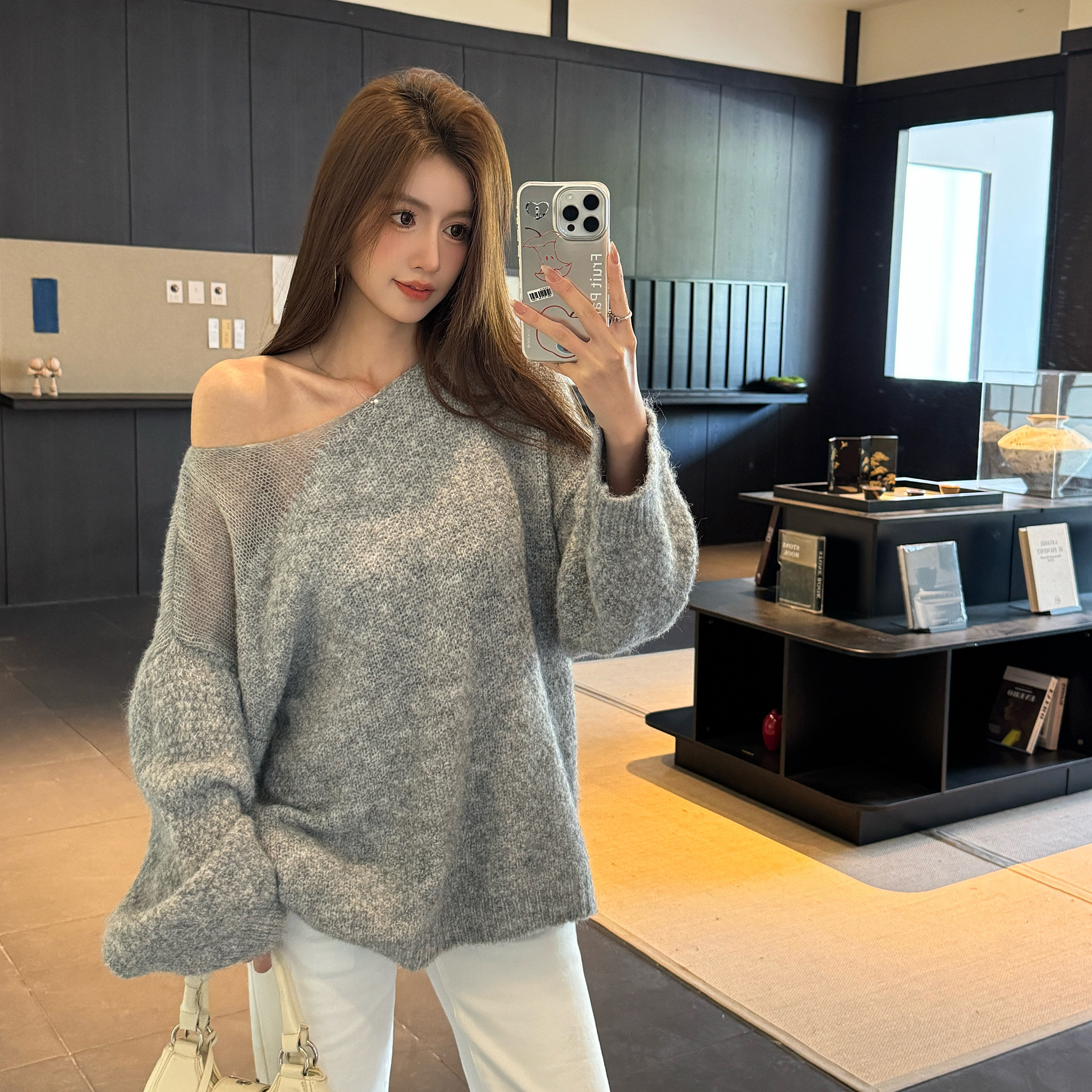 浅布调温柔风白色毛衣斜肩长袖针织衫女春季宽松慵懒气质露肩上衣,淘宝优惠券,粉丝福利购,淘宝优惠卷