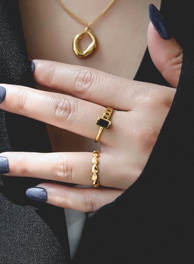 欧美冷淡风简约个性黑色小方块不对称复古链条钛钢镀18K戒指女ins