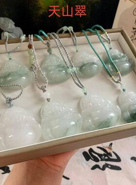本命年新疆天山翠玉石佛公吊坠大肚佛挂件飘花弥勒佛翡翠色飘花丝
