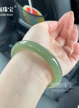 本命年和田玉湖水绿绿色青料阿富汗玉石手镯青色晴水料复古圆条玉