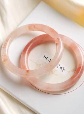 本命年桃花酿玉镯轻款粉色丝玉少女圆条手镯佘太翠玉石手镯礼物