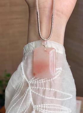 本命年新疆丝玉桃花酿无事牌吊坠樱花粉项链吊坠热销款礼盒礼物